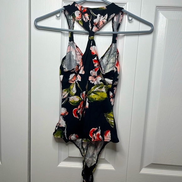GUESS Women's Top Small Tank Bodysuit Twist
Strap V Neck Floral pattern - Picture 2 of 4